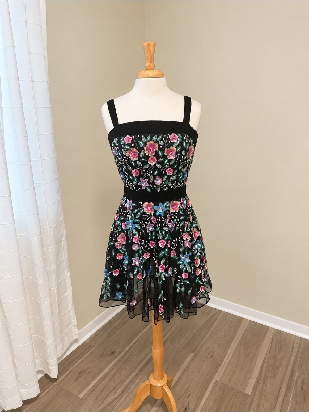 Mac Duggal Black Floral Beaded & Sequin Mini Dress, Size 8